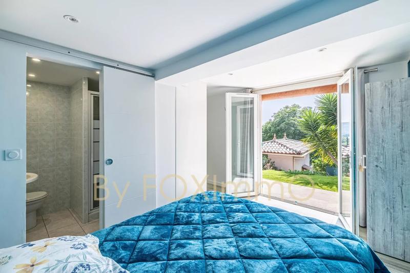 Maison - 240 m² - 8 pièces