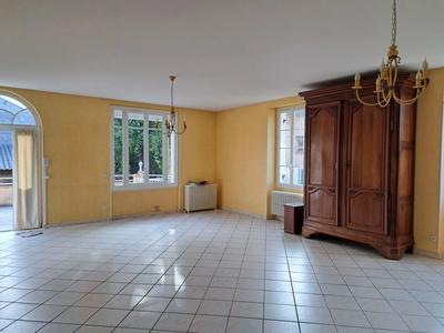 Maison - 230 m² - 8 pièces