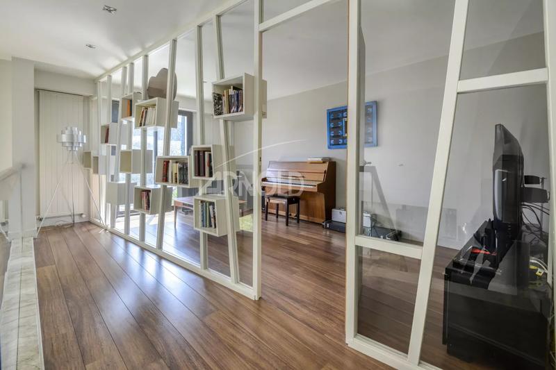 Maison - 327 m² - 15 pièces