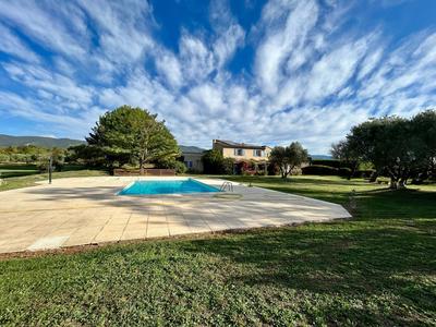 Maison - 368 m² - 15 pièces