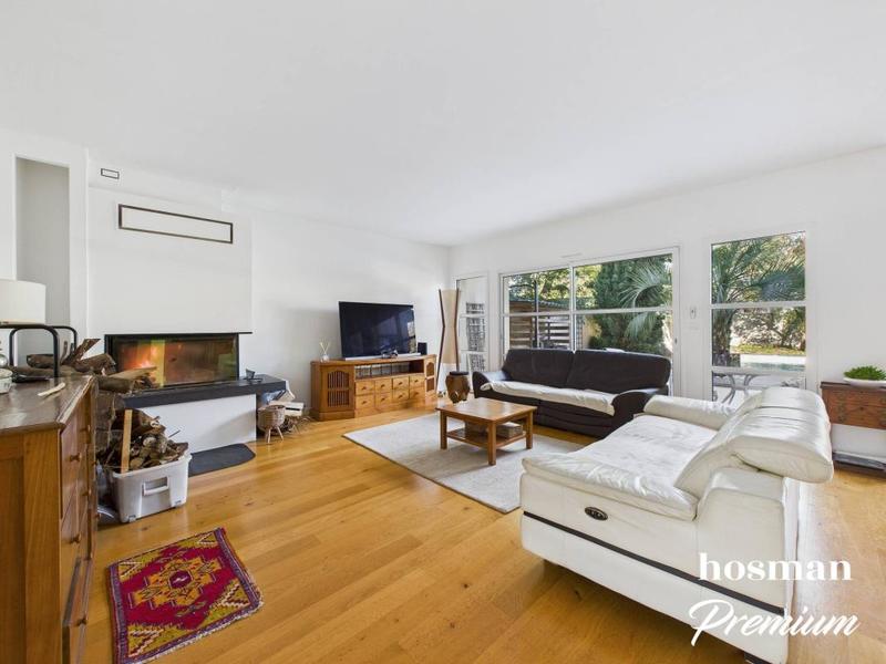 Maison - 220 m² - 6 pièces