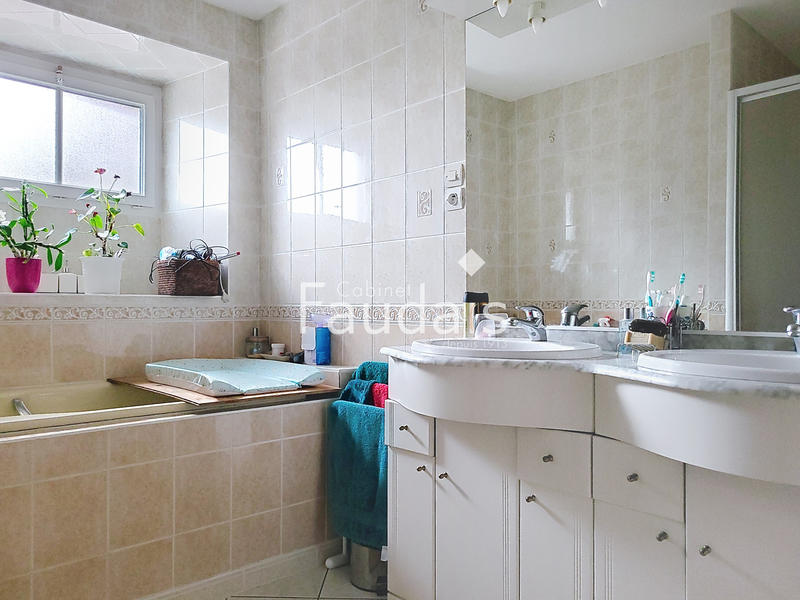 Maison - 154 m² - 7 pièces