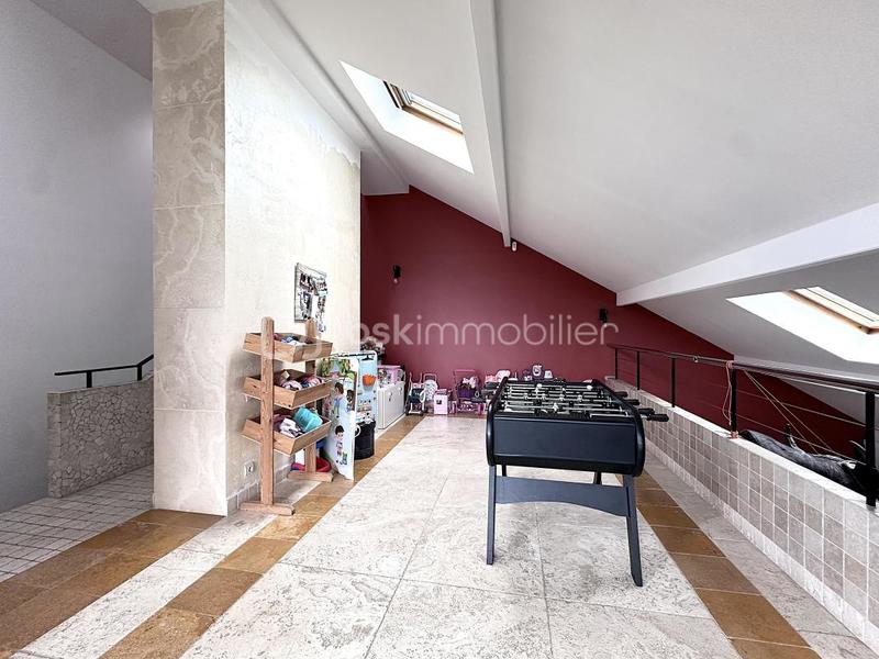 Maison - 265 m² - 8 pièces