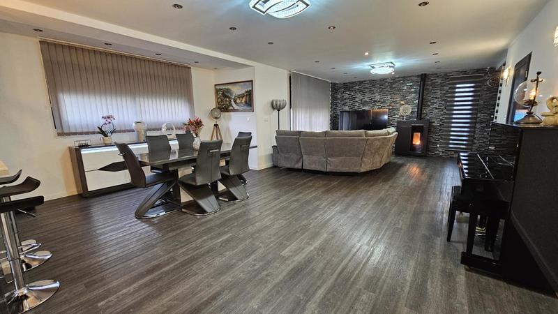 Maison - 203 m² - 7 pièces