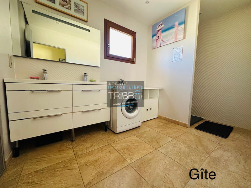 Maison - 228 m² - 10 pièces