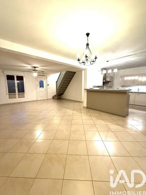 Maison - 200 m² - 8 pièces