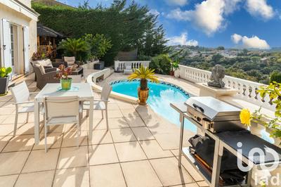 Maison - 200 m² - 6 pièces