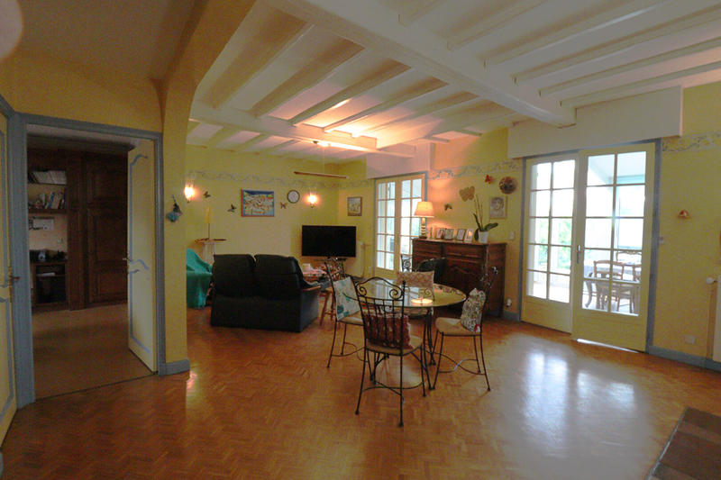 Maison - 265 m² - 10 pièces