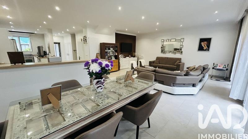 Maison - 186 m² - 8 pièces