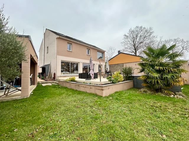 Maison - 167 m² - 7 pièces