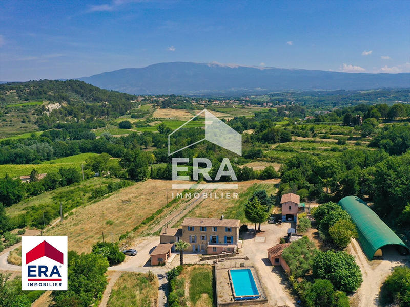 Maison - 250 m² - 15 pièces