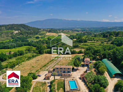 Maison - 250 m² - 15 pièces