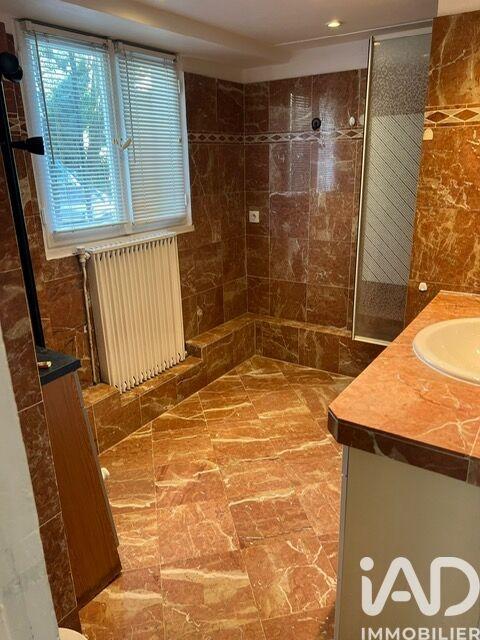 Maison - 270 m² - 10 pièces