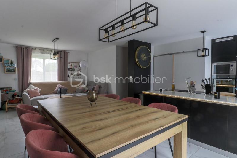 Maison - 94 m² - 5 pièces