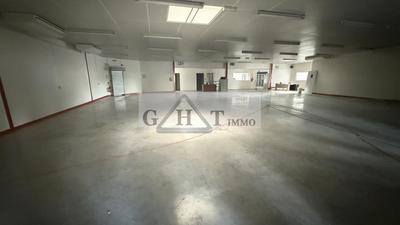 Entrepôt - 680 m²