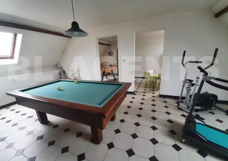 Maison - 240 m² - 11 pièces