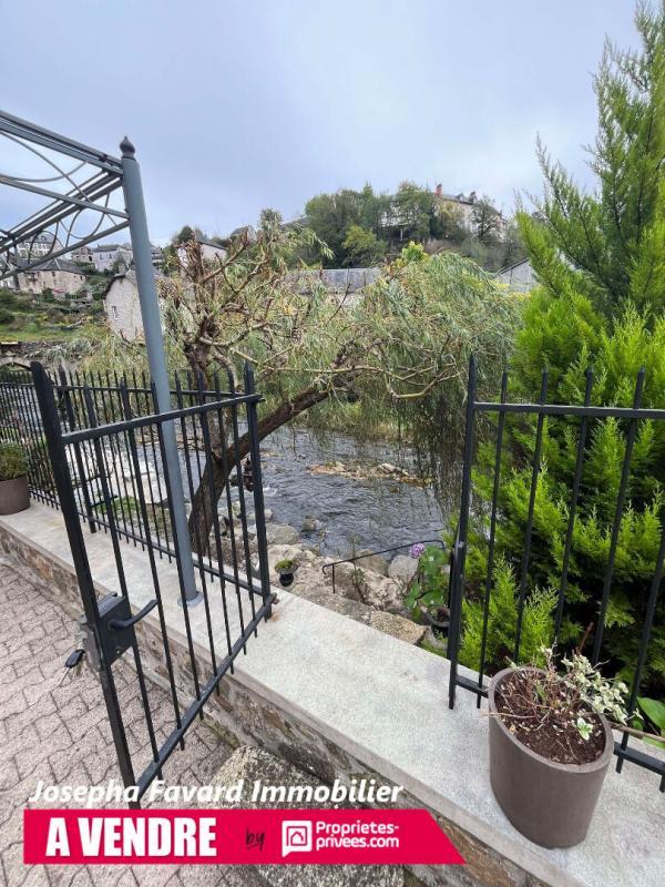 Propriété - 370 m² - 12 pièces