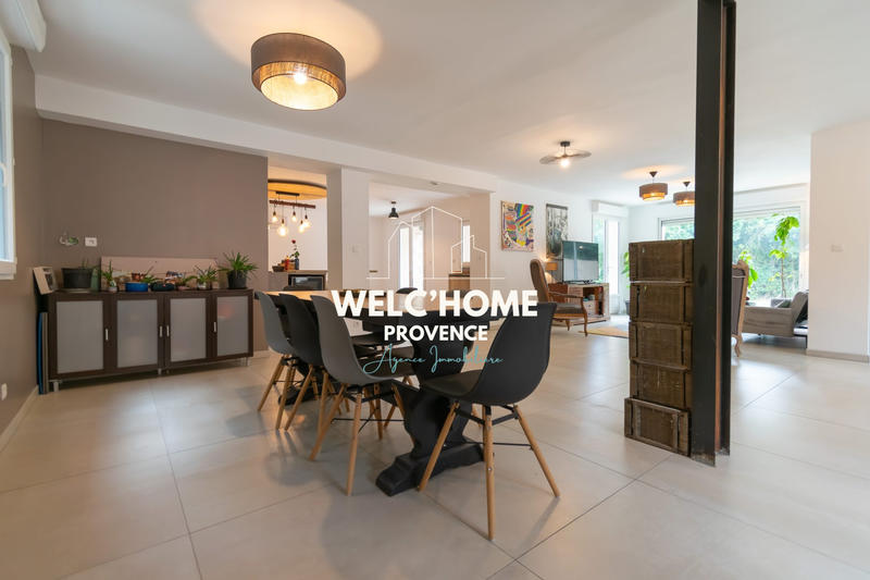 Maison - 235 m² - 7 pièces