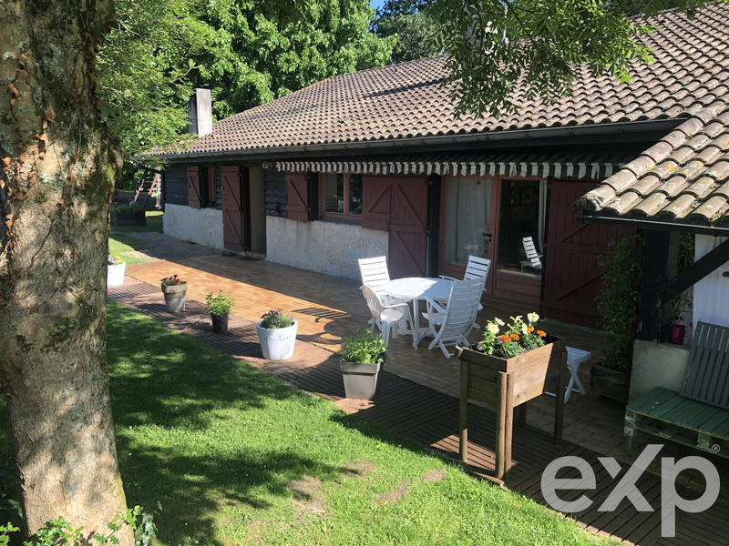 Maison - 230 m² - 8 pièces