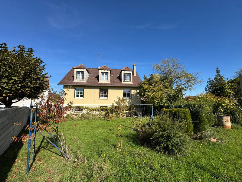 Maison - 235 m² - 6 pièces