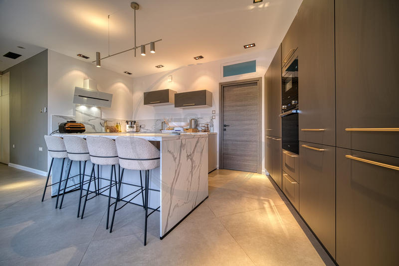 Propriété - 284 m² - 6 pièces