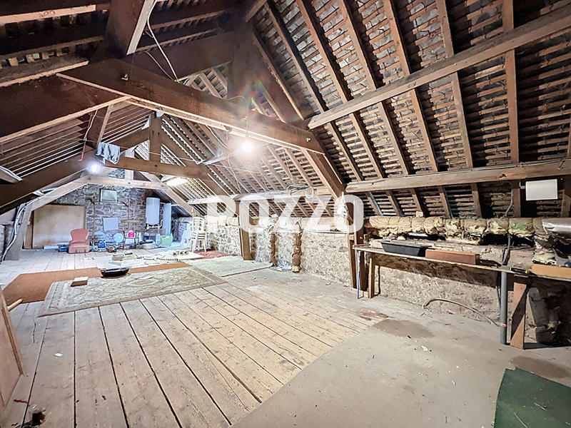 Maison - 181 m² - 9 pièces