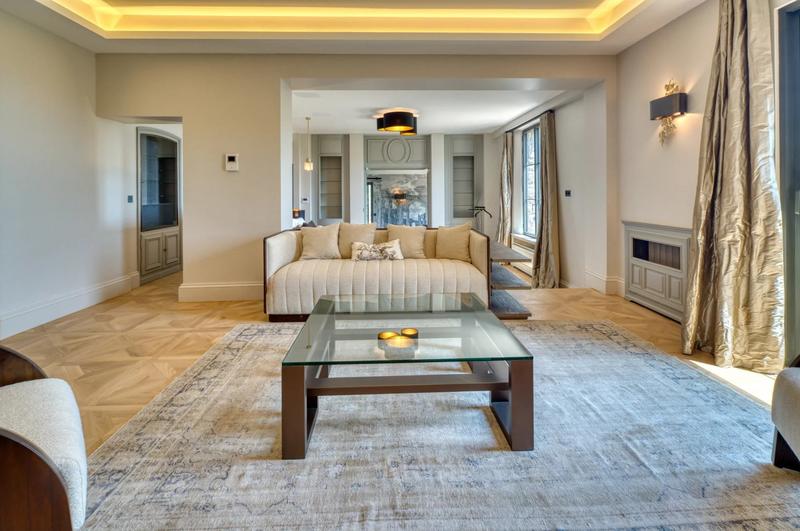 Villa - 1 200 m² - 16 pièces