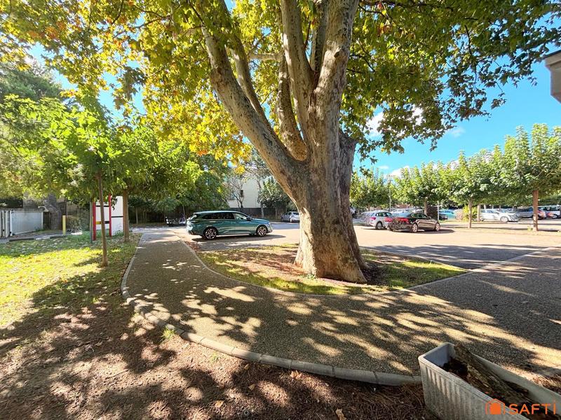 Local commercial - 80 m² - 3 pièces