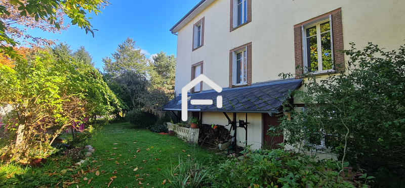 Maison - 280 m² - 10 pièces