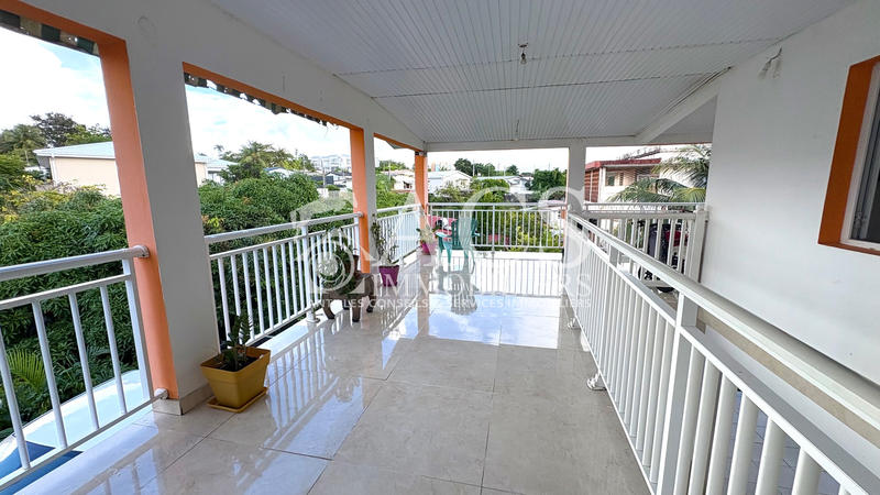 Maison - 200 m² - 7 pièces