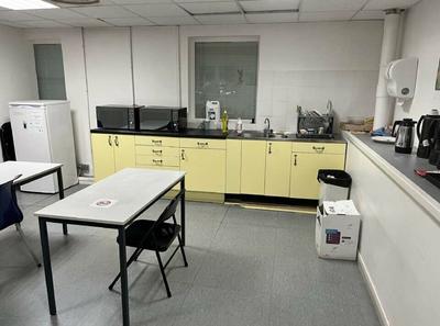 Entrepôt - 1 421 m²