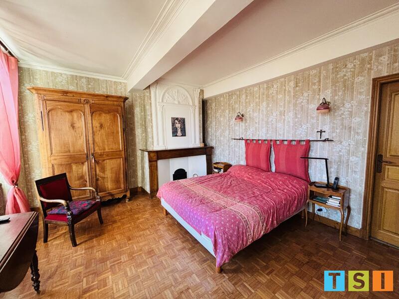 Maison - 268 m² - 7 pièces