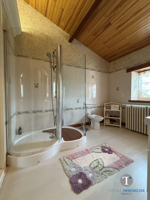 Maison traditionnelle - 200 m² - 6 pièces