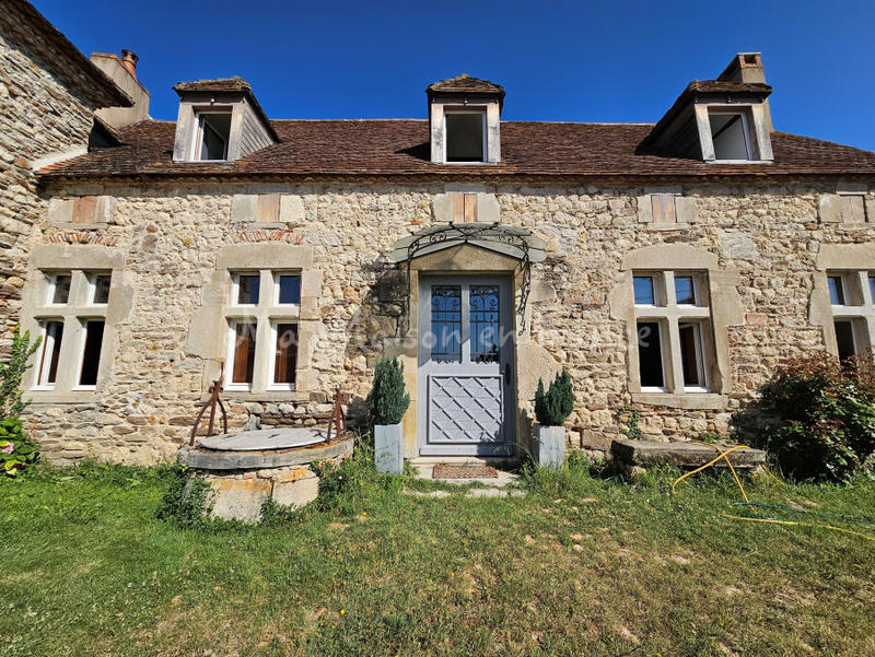 Maison - 318 m² - 8 pièces