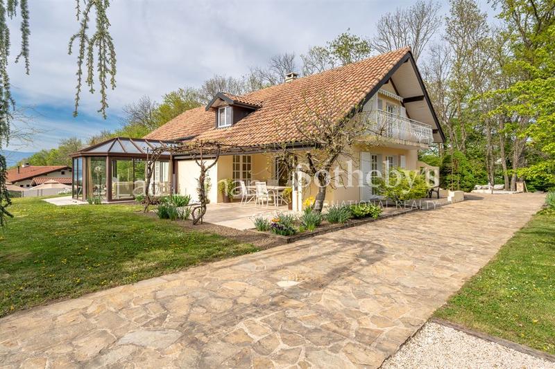 Maison - 380 m² - 8 pièces