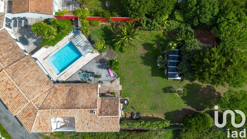 Maison - 220 m² - 5 pièces