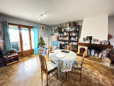 Maison - 180 m² - 9 pièces