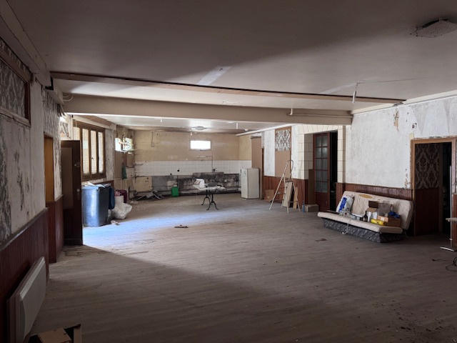 Maison - 390 m² - 9 pièces