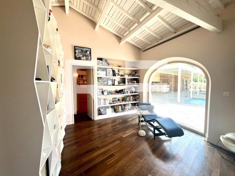 Maison - 350 m² - 12 pièces