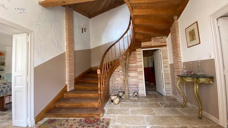 Maison - 560 m² - 13 pièces