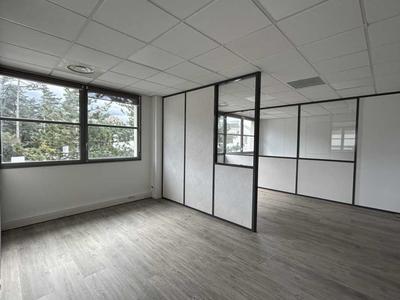 Bureau - 182 m²