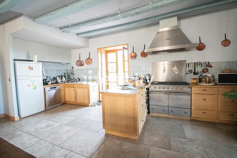 Maison - 480 m² - 13 pièces