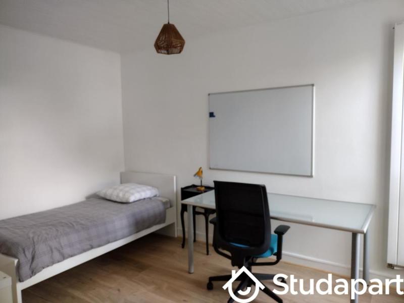 Chambre - 11 m² - 1 pièce