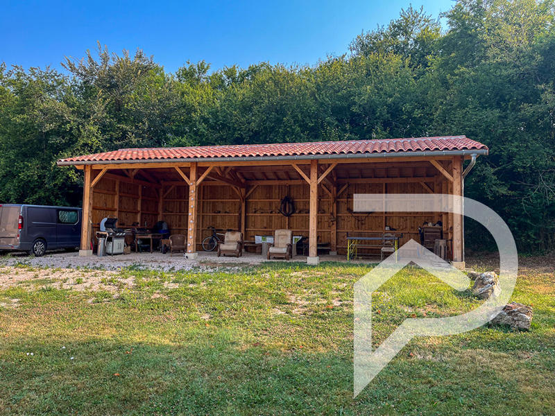 Maison - 228 m² - 7 pièces