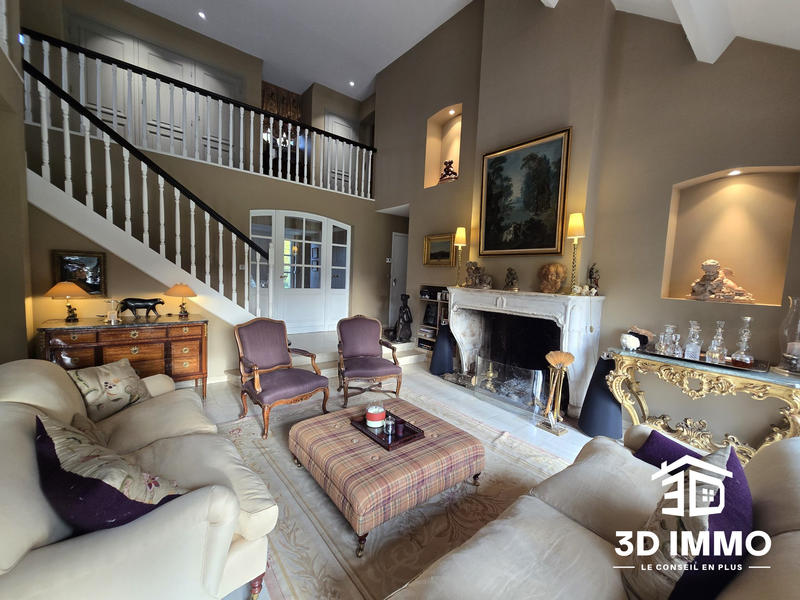 Maison - 275 m² - 12 pièces