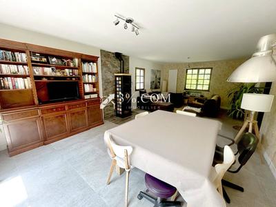 Maison - 205 m² - 8 pièces