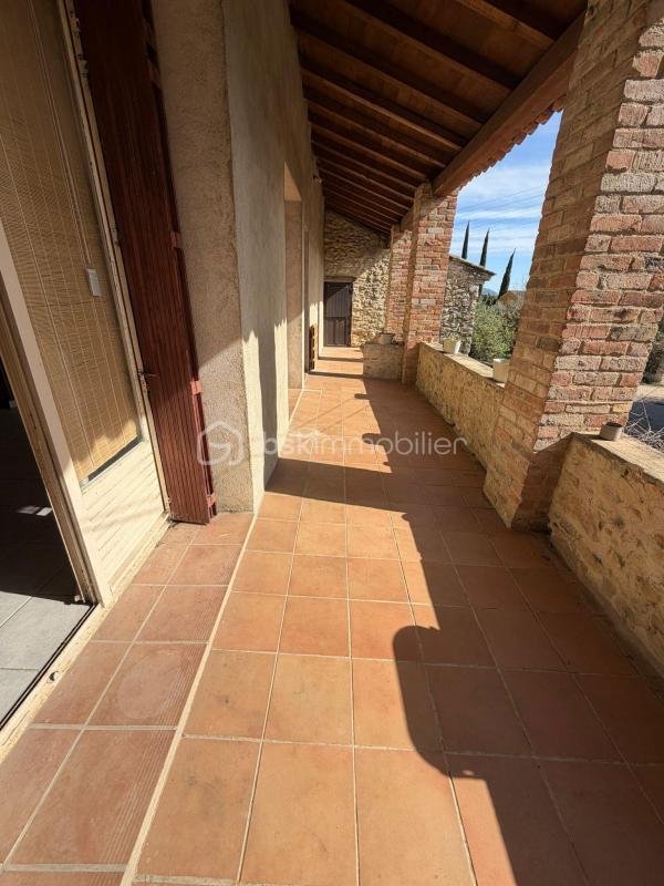 Mas - 2 600 m² - 9 pièces