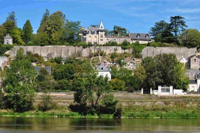 Château - 1 800 m² - 70 pièces