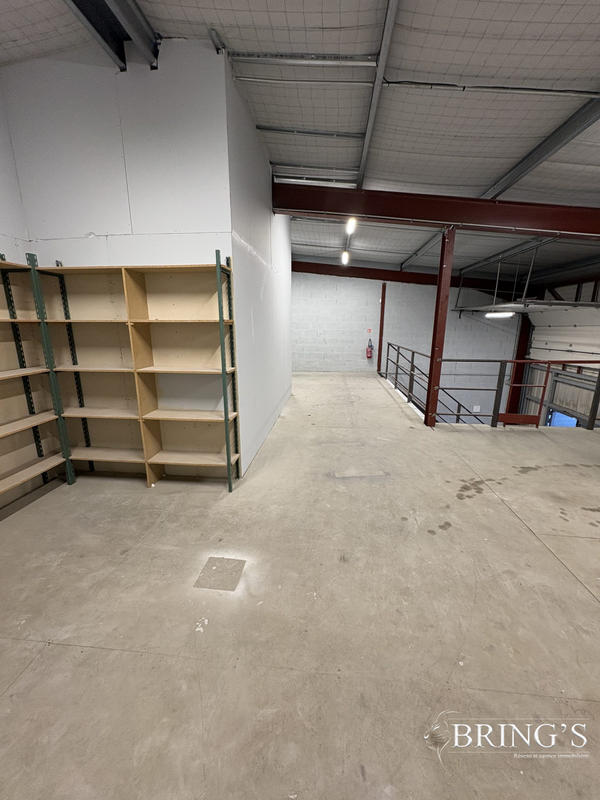 Entrepôt - 140 m²