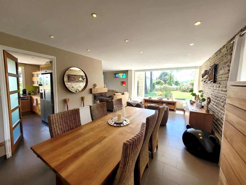 Villa - 207 m² - 9 pièces